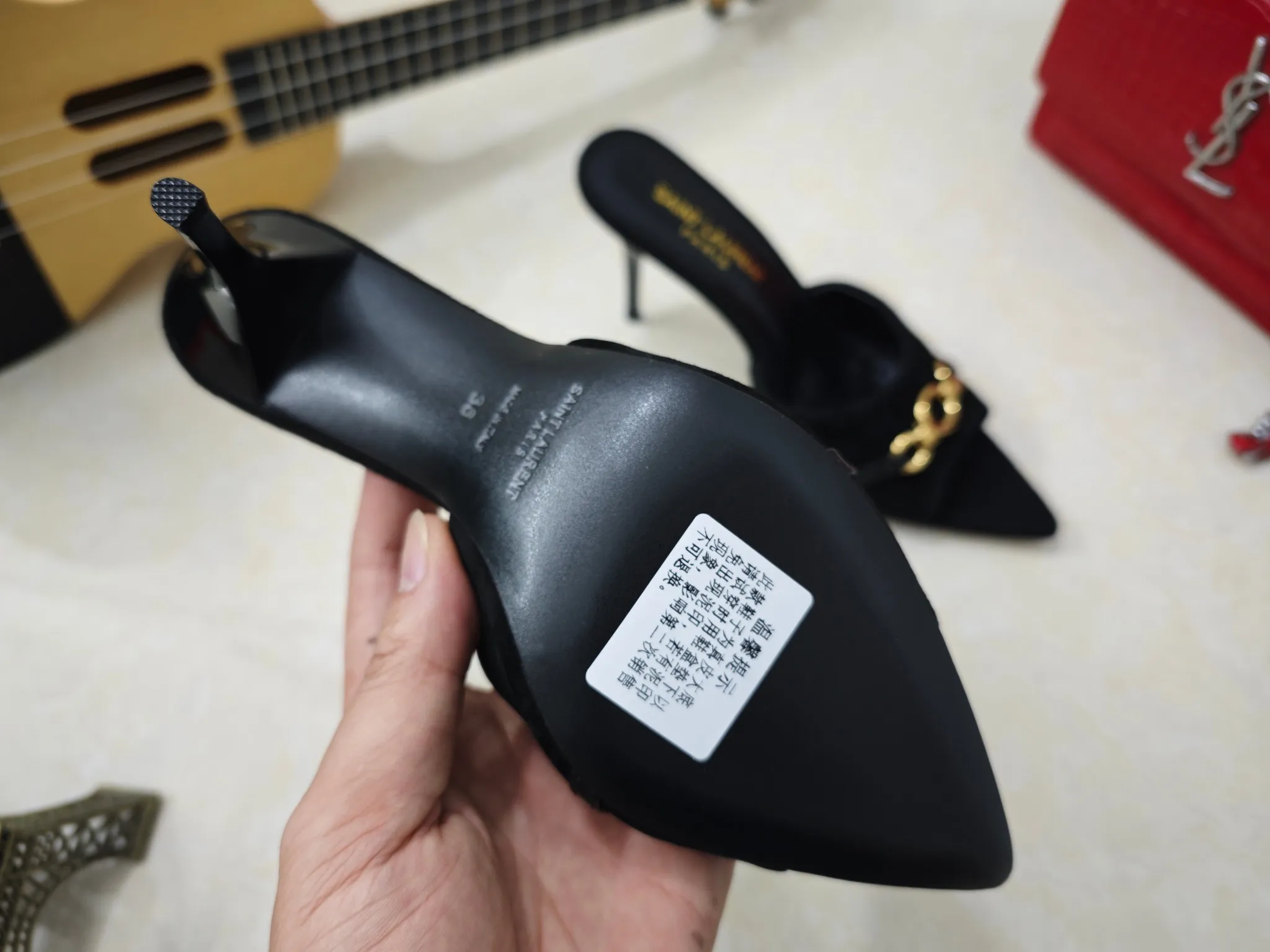 👟👟Ex-factory price 520👟👟【Saint Laurent】Yves Saint Laurent, stiletto heel YSL sandals💃2025 early spring counter synchronizes the latest styles, YSL, decoration👠 Classic and high-quality glamorous masterpieces, the hottest spring and summer series in the counter, with temperament, fashion, classic and attractive design style 😌The effect on the feet is particularly beautiful〰️, the materials are imported from Italy 🇮🇹Black sheep, lining, and foot pads; sheepskin, mid-heeled sandals, size 35-41 (34.41.42 must be customized, non-refundable) outsole; imported genuine leather outsole, with full counter packaging